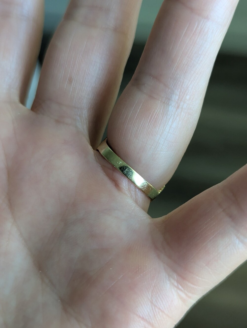 14K Yellow Gold Heart Band Ring | Dainty Stackable Fine Jewelry | Size 5 - Picture 3 of 7